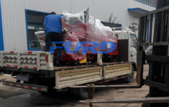 福瑞得機(jī)械座駕壓路機(jī)，路面開槽機(jī)成功裝車及時(shí)發(fā)貨