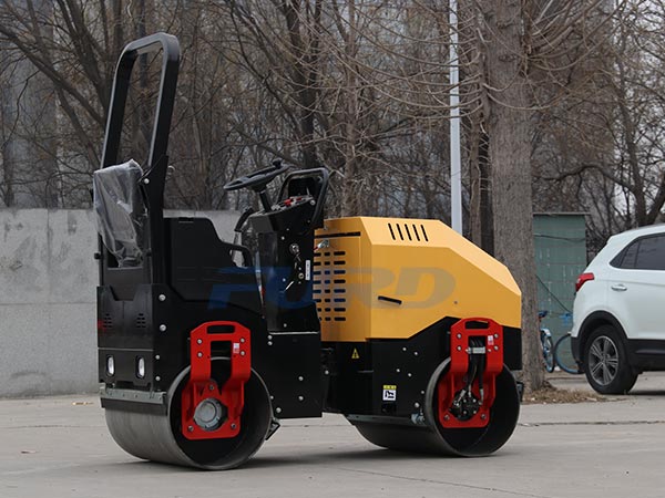 小型壓路機(jī)長(zhǎng)期不使用就能丟下保養(yǎng)嗎？